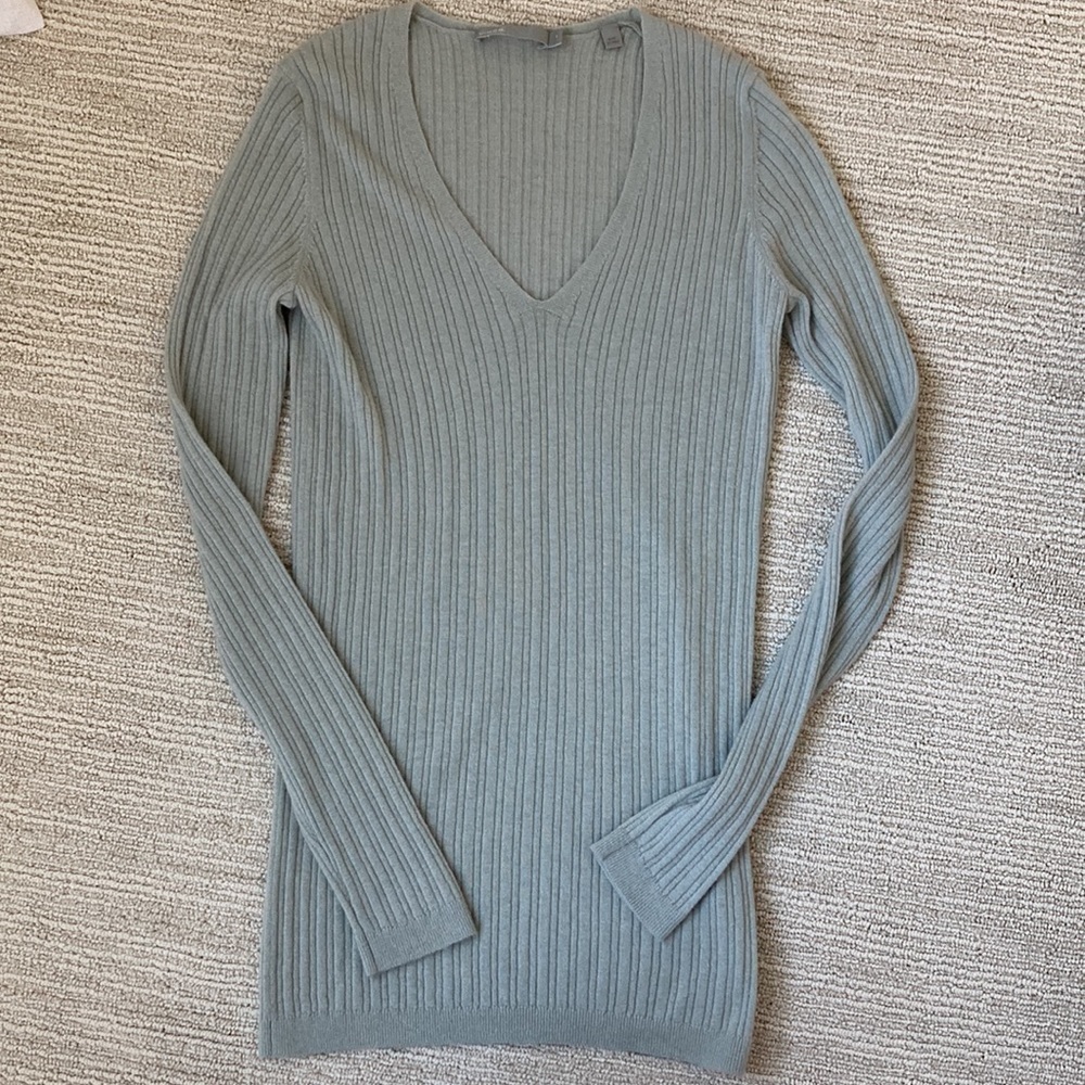 Vince Mixed Ribbed Cashmere V-neck - Picture 2 of 5